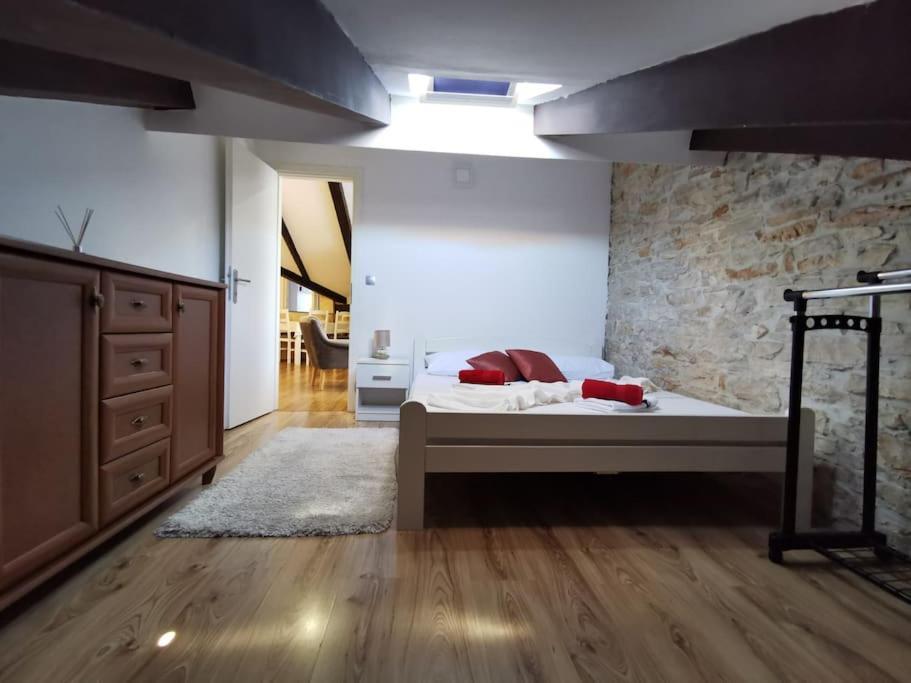 Loft Apartment プーラ エクステリア 写真