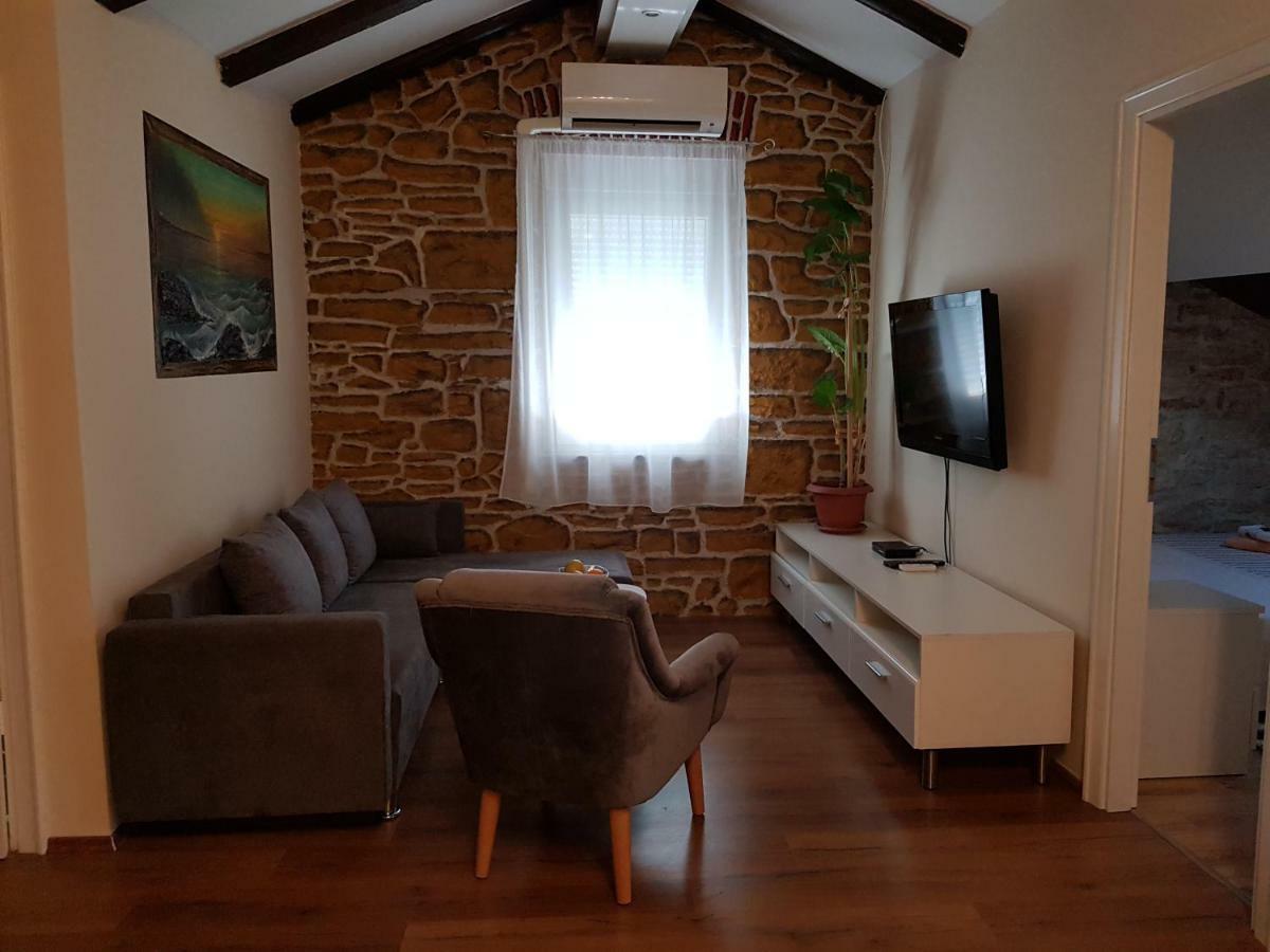 Loft Apartment プーラ エクステリア 写真